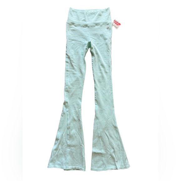 FREE PEOPLE Movement Rich Soul Flared Leg Pant legging Jade Ice M/L NWT $90 - Picture 3 of 9
